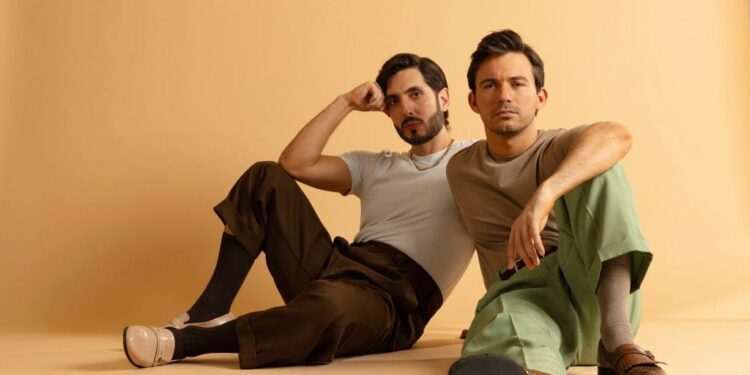 El dúo venezolano Lagos cierra un gran año con su primer Latin Grammy