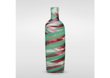 Florero comprado en tienda de segunda mano se subasta por $107,000