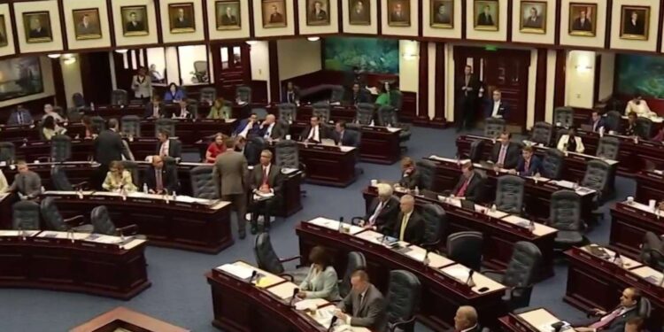 Florida refuerza la transparencia financiera de sus funcionarios locales con nueva ley