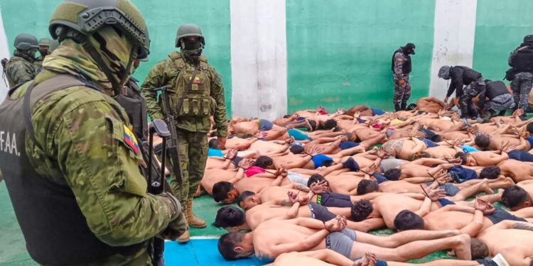 Noboa avanza en la ‘bukelización’ de Ecuador mientras intenta colar un controvertido aumento del IVA