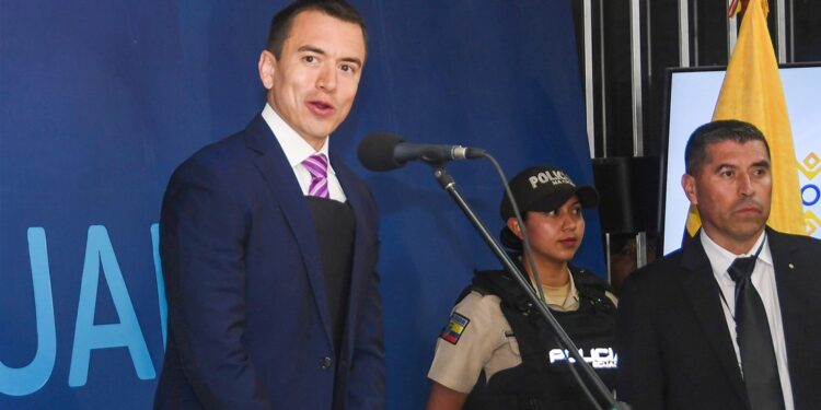 Noboa teme que Ecuador pase de ser «centro logístico» de droga a convertirse en uno de producción
