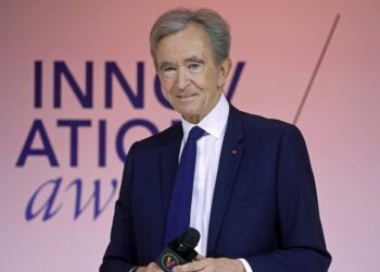 ¿Quién destronó a Musk como la persona más rica del mundo?