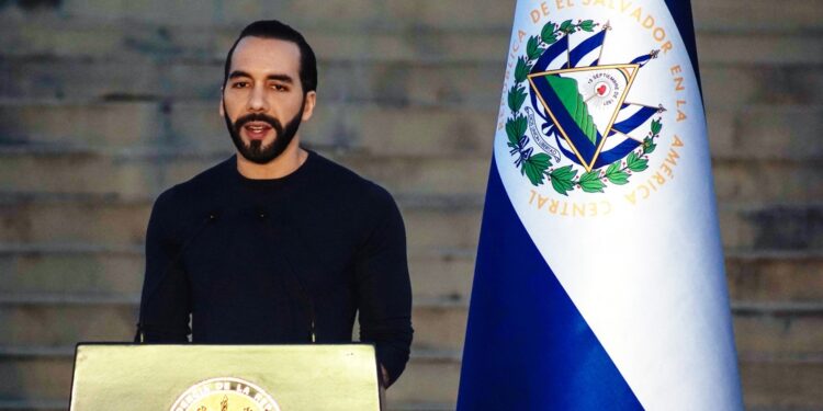 Salvadoreños acuden el domingo a las urnas seducidos por la política de mano dura de Bukele