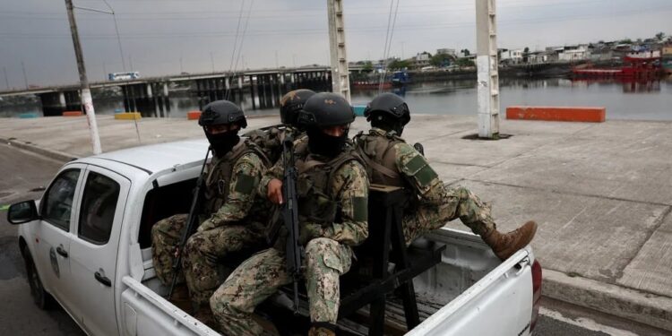 Asesinato del fiscal encargado del caso de ataque a televisión ecuatoriana eleva tensiones