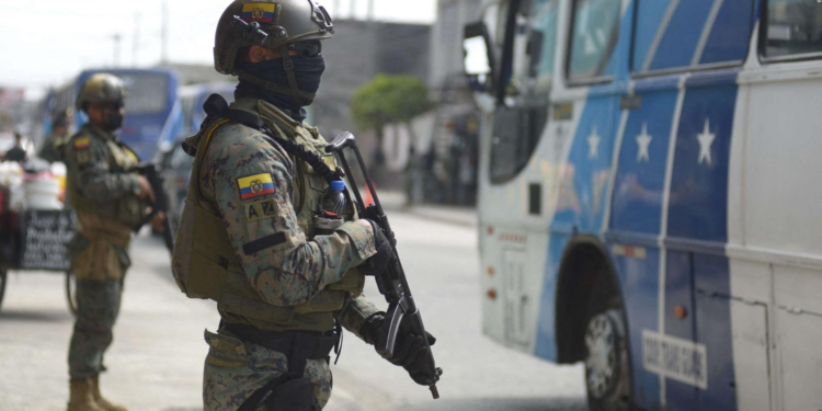 Ecuador bajo estado de excepción y toque de queda por fuga de jefe criminal