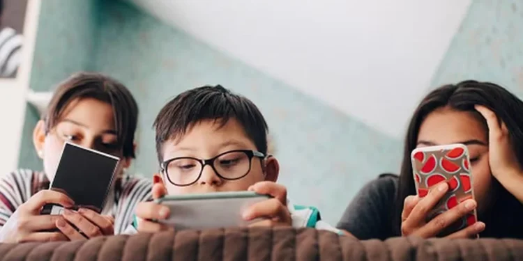 Las RRSS son una amenaza para la salud mental de menores