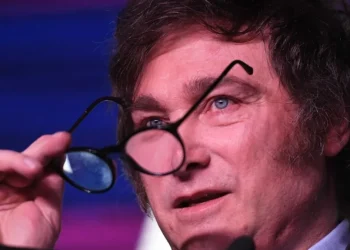 Milei confirma reunión con el FMI para renegociar vencimientos de la deuda