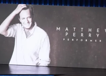Realizaron homenaje a Matthew Perry en los Emmy