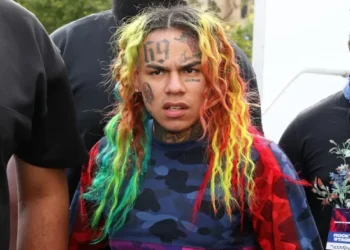 Tekashi en libertad condicional tras ser acusado de violencia machista