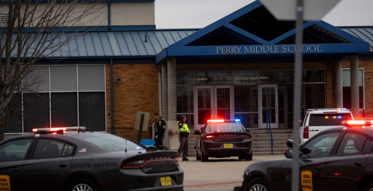 Tiroteo en escuela de Iowa dejó «múltiples víctimas de bala»