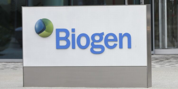 Retiran del mercado fármaco contra el alzhéimer que fue aprobado aceleradamente por la FDA