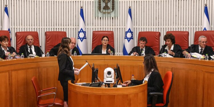 Presentan una demanda en la Corte Suprema de Israel para declarar a Netanyahu no apto para el cargo de primer ministro