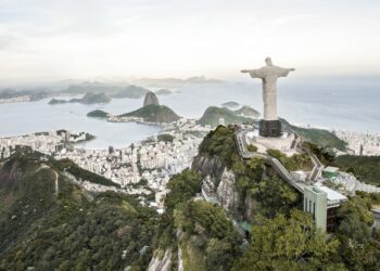 Brasil tiene más templos religiosos que escuelas y centros de salud en conjunto