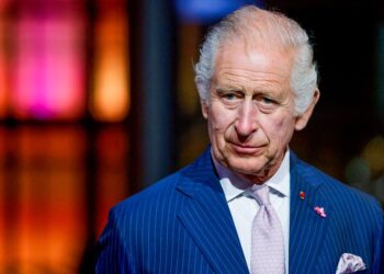 Amazon retira libros sobre el cáncer de Carlos III por temor a que fueran escritos con IA