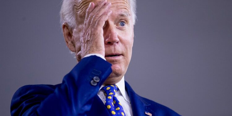 Fiscal general de Virginia Occidental pide invocar la 25.ª enmienda para destituir a Biden