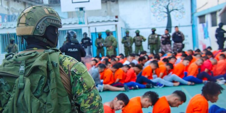 Ordenan la intervención simultánea de cuatro peligrosas cárceles en Ecuador