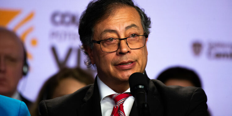 Petro: finanzas del Estado están a punto de colapsar