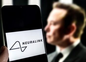 Primer humano con el chip cerebral Neuralink ya controla cursor de computadora con la mente