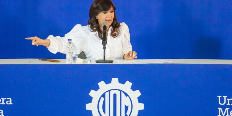 Defensa de Cristina Kirchner interpone el último recurso para revertir una condena
