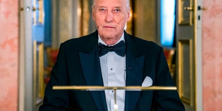 Hospitalizaron al rey Harald de Noruega mientras estaba de vacaciones en Malasia