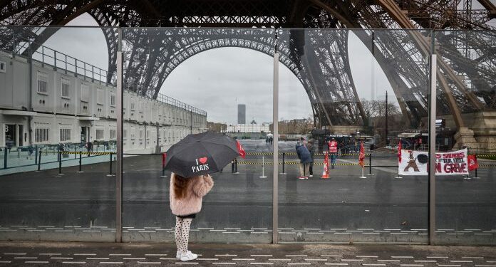Torre Eiffel cierra por tercer día consecutivo por una huelga
