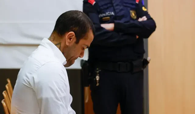 Futbolista Dani Alves condenado a cuatro años y seis meses por agresión sexual