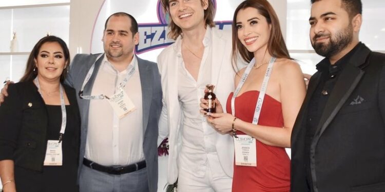 Empresa de perfumes árabes EZENZIA brilló en COSMOPROF 2024