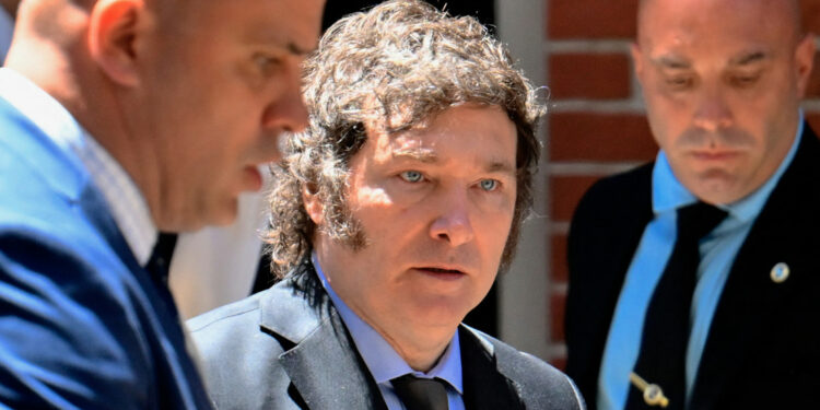 Milei arremete contra diputados tras fracaso de su ley ómnibus