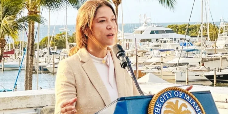 Investigan a excomisionada de Miami por soborno de candidatos