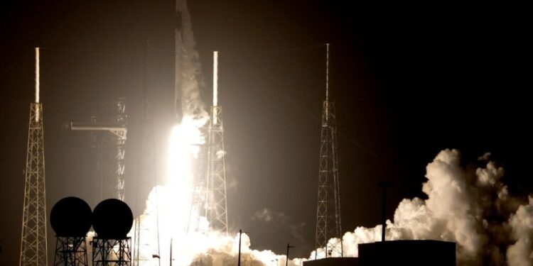 SpaceX lanza satélite de observación climática para la NASA