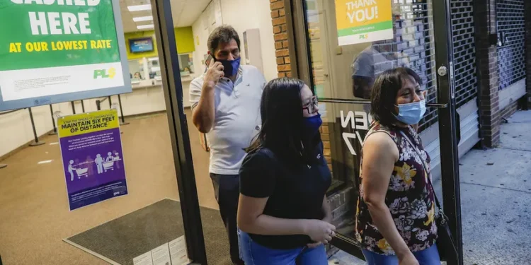 Western Union suspende el envío de remesas a Cuba