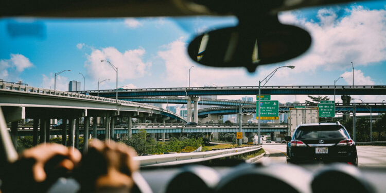 Cámara de Representantes de Florida aprobó proyecto de ley que restringe uso del carril izquierdo