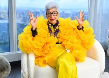 Muere a los 102 años la diseñadora estadounidense Iris Apfel