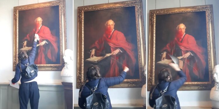 Activista rocía y corta una pintura histórica de un ex primer ministro británico