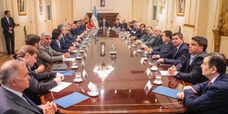 Casa Rosada recibe a un grupo de gobernadores para promover el Pacto de Mayo