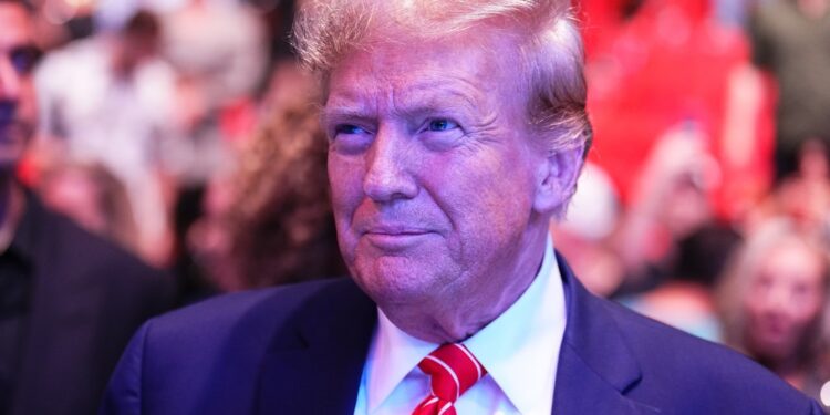 Trump revela cuánto dinero tiene en efectivo