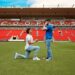 Un jugador de fútbol gay, le propone matrimonio a su pareja en el campo de su equipo