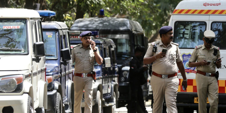 India arresta a tres hombres por presunta violación en grupo a una turista extranjera