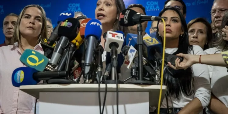 María Corina Machado denuncia impedimentos para inscribir candidatura presidencial