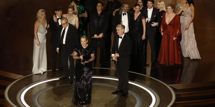 Oppenheimer se impuso en la 96 edición de los Óscar