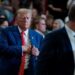 Trump busca postergar su primer juicio penal invocando inmunidad presidencial