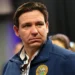 Gobernador Ron DeSantis firma ley que restringe el acceso de los niños a las redes sociales