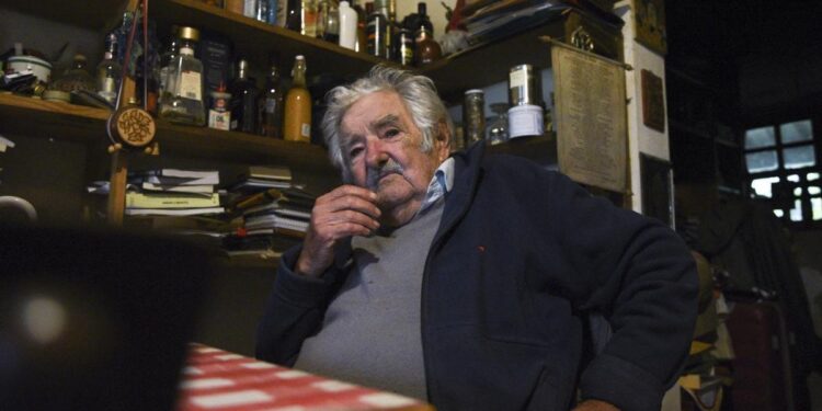 José Mujica anuncia que tiene un tumor en el esófago