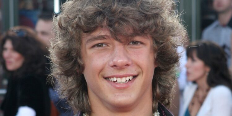 Actor de Zoey 101 denuncia que fue abusado sexualmente por su agente