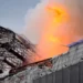 Incendio en Copenhague arrasa la antigua bolsa de valores de Dinamarca