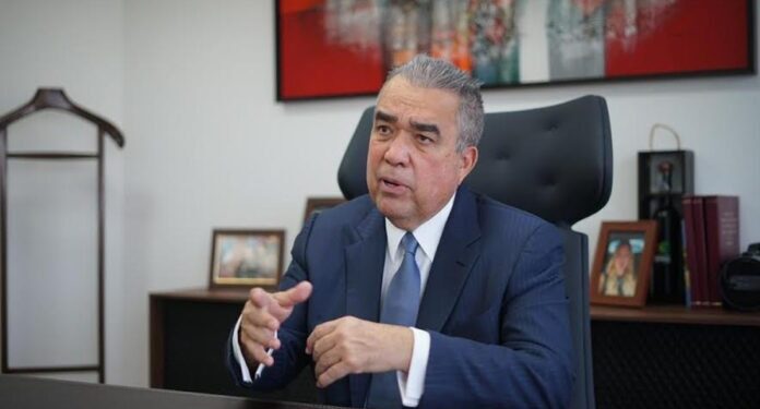 Luis Eduardo Martínez Hidalgo el candidato opositor de la Unidad Nacional, por Mario Valdez