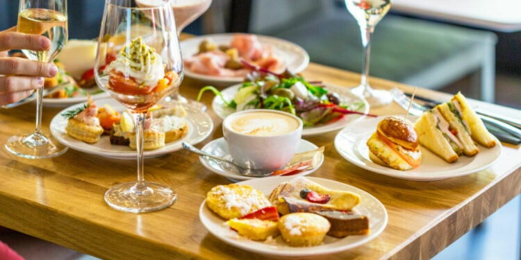 Empoderando la Esperanza: Brunch en Apoyo del Centro de Víctimas de Share Your Heart en el Doral