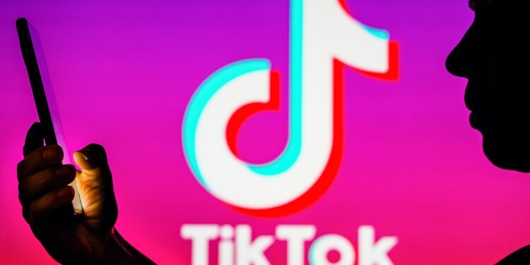 TikTok etiquetará contenido generado por IA