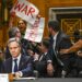Activistas interrumpen discurso de Blinken y le gritan «¡Criminal de guerra!»