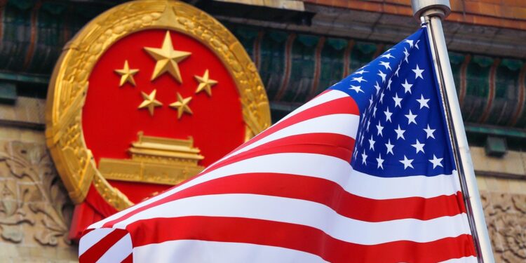 China sanciona 12 empresas y 10 altos ejecutivos de EEUU